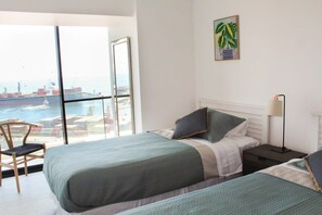 2 عدّة غرف نوم ومكواة/لوح كي وواي فاي وملاءات أسرّة