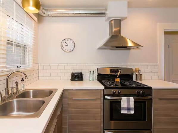 Mikrowelle, Ofen, Herdplatte, Geschirrspüler