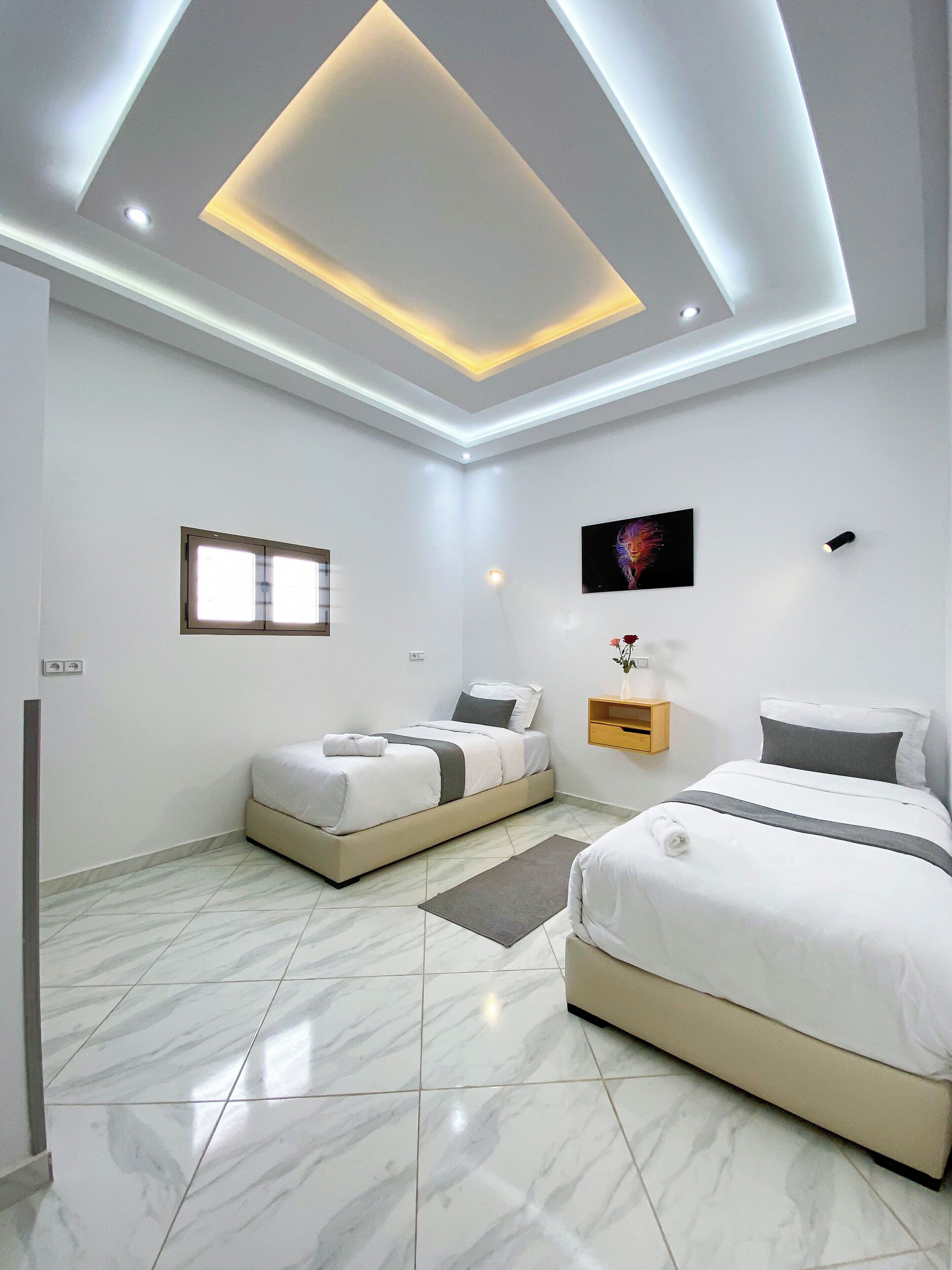 Premium bedding, in-room safe, iron/ironing board, free WiFi