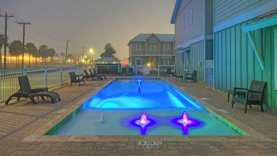 Villa La Isla Family Condo With Pool, Near Corpus Christi's Best Beaches & Dining