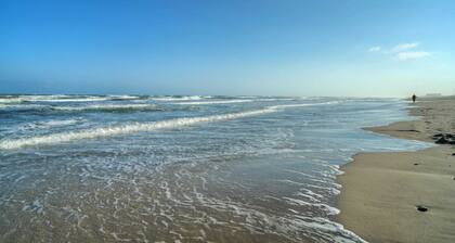 Villa La Isla Family Condo With Pool, Near Corpus Christi's Best Beaches & Dining