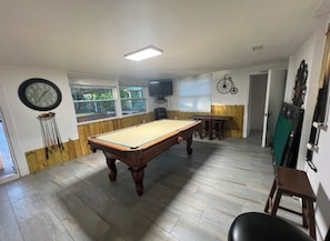 Games room - Bachelor, Weddings, College reunions, 2 houses on 1 acre nature freedom, swimspa (Tampa)