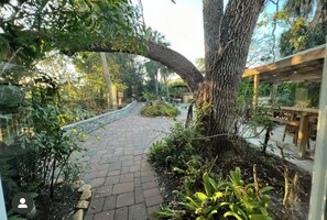 Terrace/patio - Bachelor, Weddings, College reunions, 2 houses on 1 acre nature freedom, swimspa (Tampa)