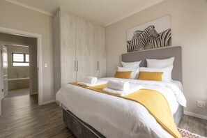 3 bedrooms, in-room safe, iron/ironing board, travel cot