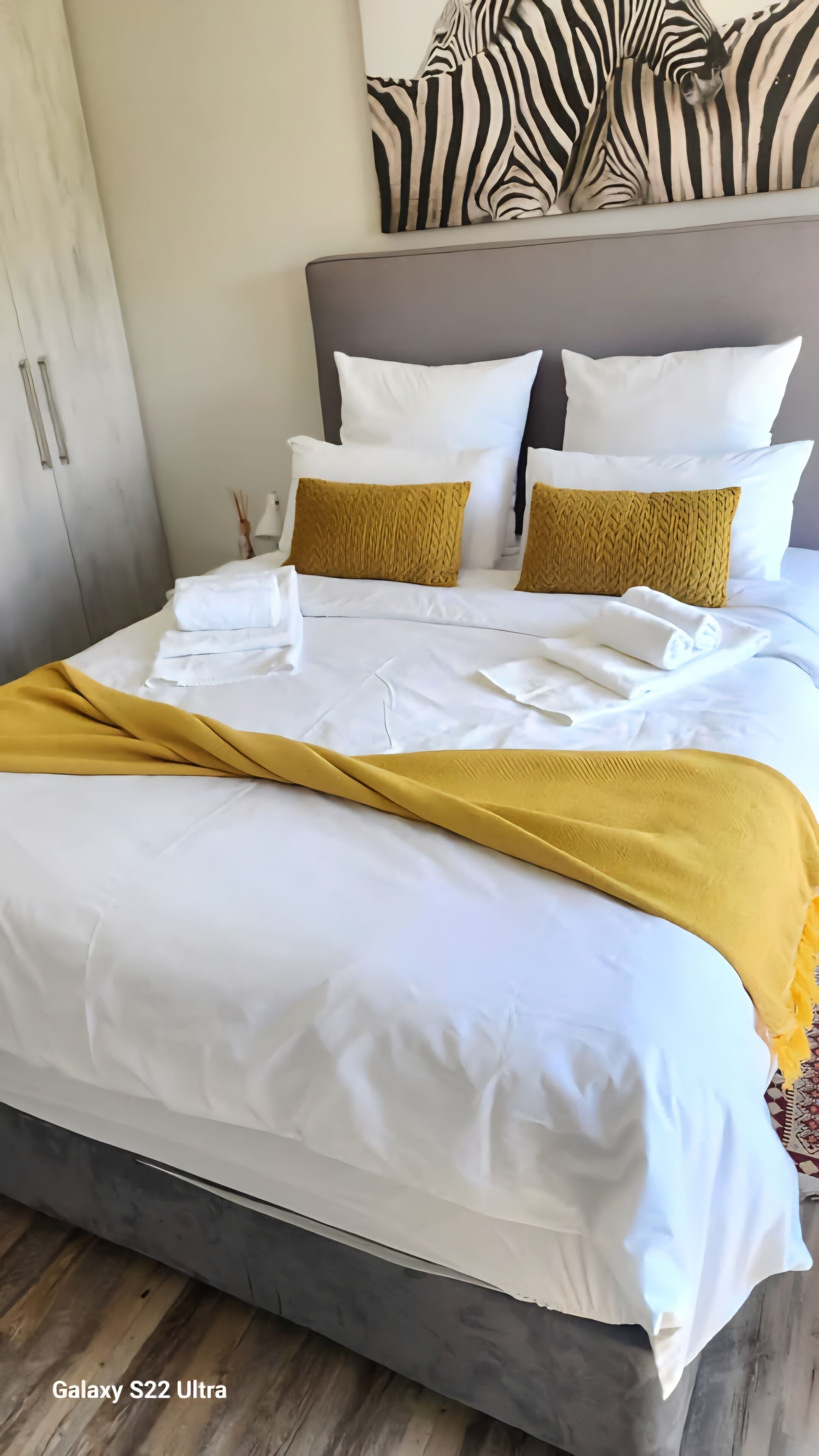 3 bedrooms, in-room safe, iron/ironing board, travel cot