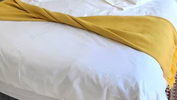 3 bedrooms, in-room safe, iron/ironing board, travel cot