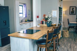 Fridge, microwave, oven, stovetop - Spacious 3BR Family Haven in Walvis Bay – 30 Min to Swakopmund! Self-Catering (Walvis  Bay)