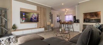 Spacious 3BR Family Haven in Walvis Bay – 30 Min to Swakopmund! Self-Catering