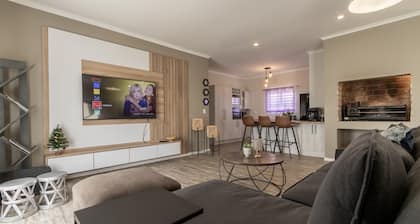 Spacious 3BR Family Haven in Walvis Bay – 30 Min to Swakopmund! Self-Catering