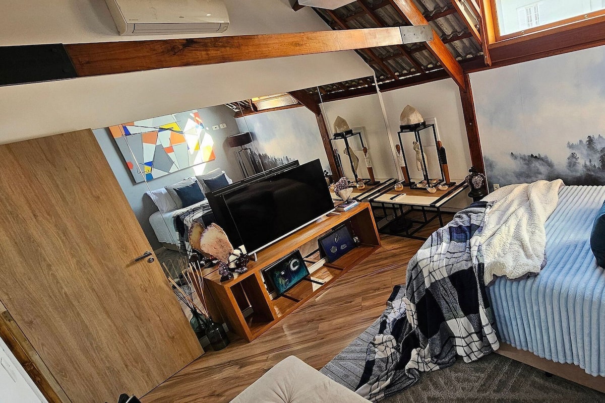 Signature Double or Twin Room, 1 Queen Bed, Fireplace | Premium bedding, pillow-top beds, individually decorated