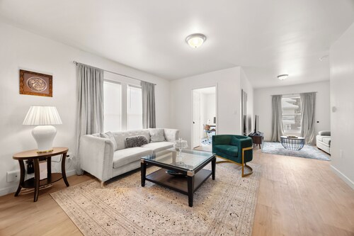 Modern Serenity Stay w/ king Bed, WIFI and Central Air 1 & 1/2 baths!