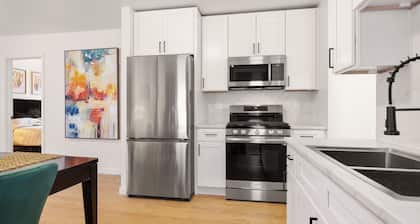 Modern Serenity Stay w/ king Bed, WIFI and Central Air 1 & 1/2 baths!