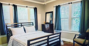 2 quartos, ferros/tábuas de passar roupa, Wi-Fi, roupa de cama