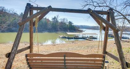 Cozy Table Rock Lake 'Boathouse' w/ Pool Access