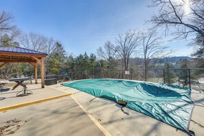 Outdoor dining - Cozy Table Rock Lake 'Boathouse' w/ Pool Access (Cape Fair)