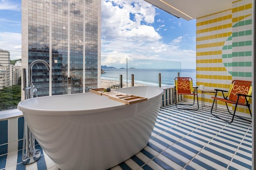 Sea View and Balcony With Bathtub Q18