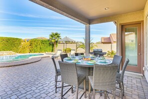 Outdoor dining - Outdoor Oasis & Community Perks: Goodyear Gem (Goodyear)