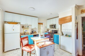 Refrigerador, microondas, parrilla de estufa y lavavajillas