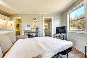 1 bedroom, travel cot, WiFi, bed sheets - Bass Fishing Paradise: Cottage on Table Rock Lake (Cape Fair)