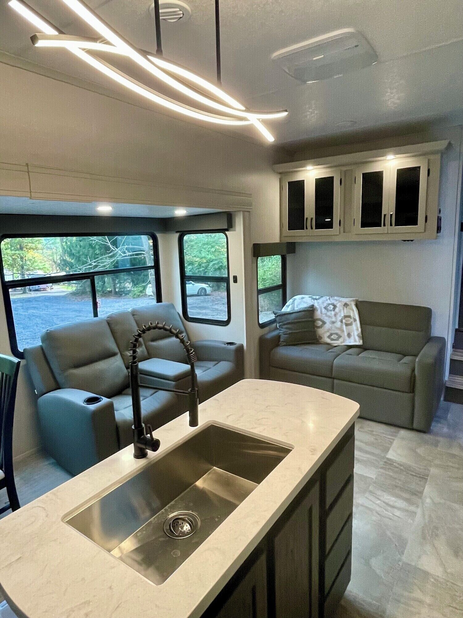 TV, fireplace, stereo