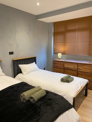 2 bedrooms, iron/ironing board, Internet, bed sheets