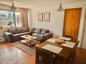 Apartment | Dining - Vista al Costanera (Santiago)