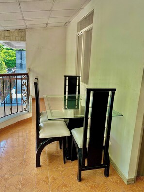 Chambre Simple Économique, balcon, vue ville | Wi-Fi gratuit