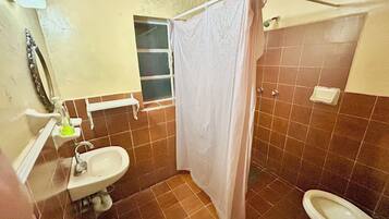 Classic Room | Bathroom