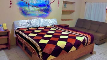 Habitación de diseñador | Edredón, espacio para trabajar con laptop, wifi gratis y ropa de cama