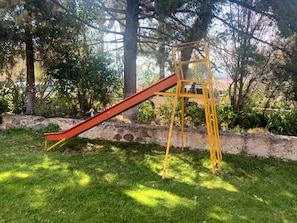 Children’s play area – outdoor