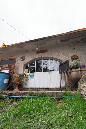 ฝ่ายต้อนรับ