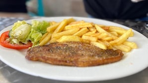 A plate with a steak, fries, and a side salad. - ScubaPortobelo (Portobelo)