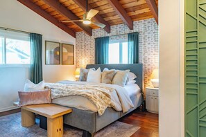 4 bedrooms, desk, iron/ironing board, free WiFi - New!! Heaven's Hideaway w/ SPECTACULAR Pool and Views (San Diego)