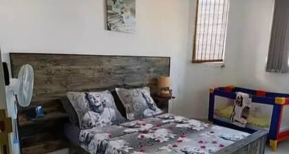 New apartment with swimming pool in downtown Tlemcen. Very quiet neighborhood.