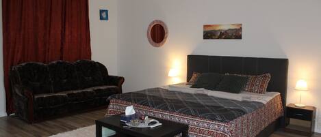 1 habitación, tabla de planchar con plancha, wifi y ropa de cama