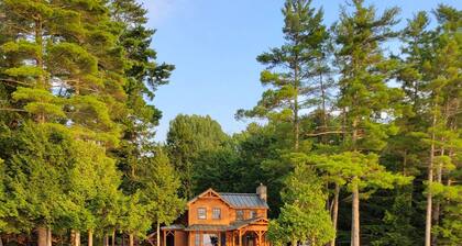 Warm & Inviting Lakeside Retreat, Private, Tranquil Picture Perfect Setting