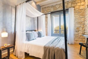 4 slaapkamers, een strijkplank/strijkijzer, reisbedje, gratis wifi