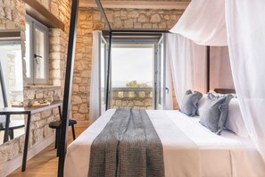 4 bedrooms, iron/ironing board, travel crib, free WiFi