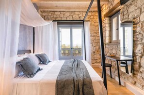 8 chambres, fer et planche à repasser, lit parapluie, Wi-Fi gratuit