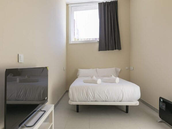 1 bedroom, internet, bed sheets