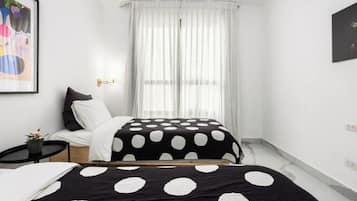 2 bedrooms, desk, WiFi, bed sheets