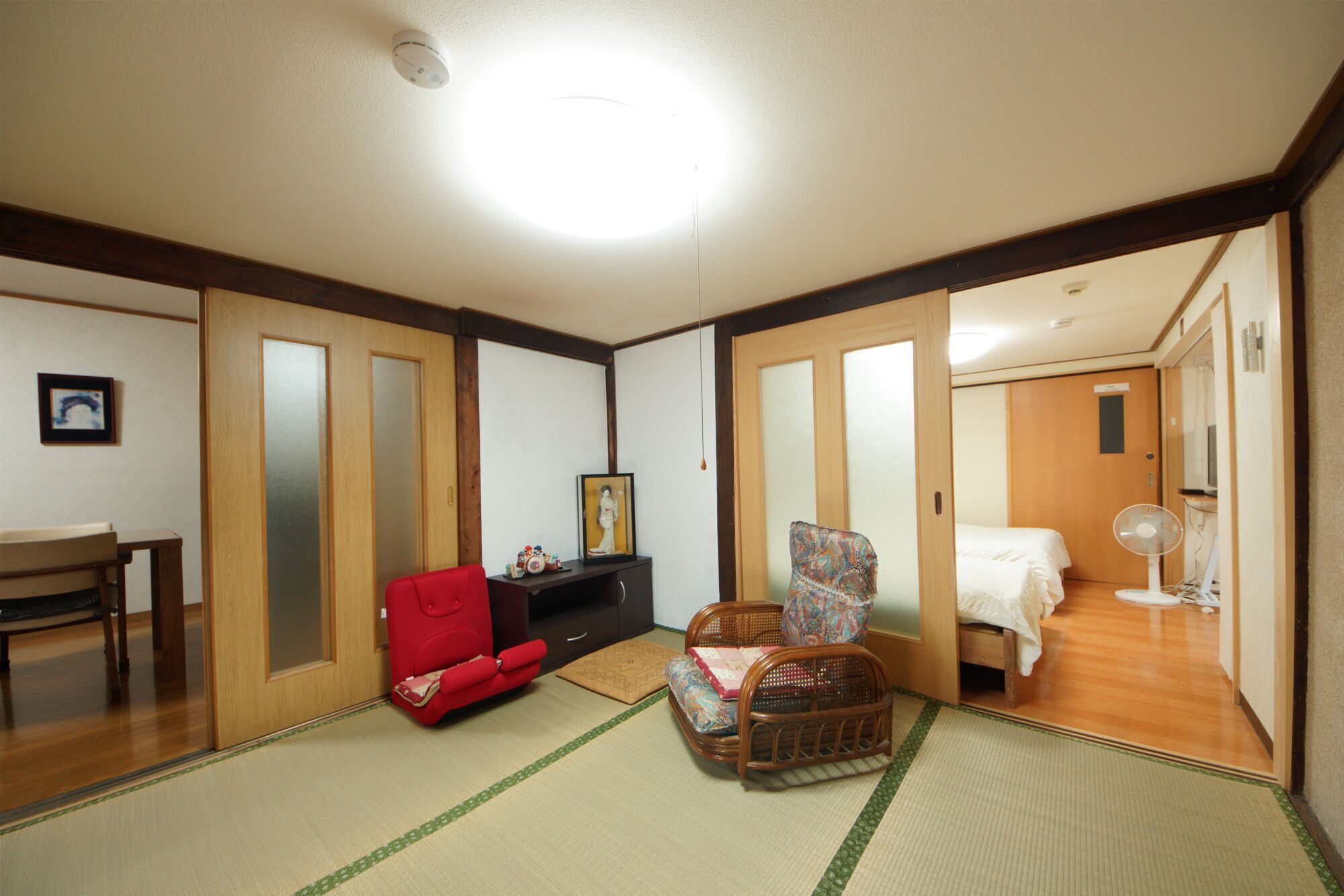 3 室のベッドルーム、アイロン / アイロン台、WiFi、ベッドシーツ