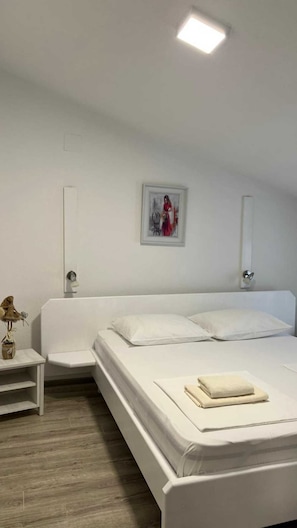 4 chambres, fer et planche à repasser, Wi-Fi gratuit, draps fournis