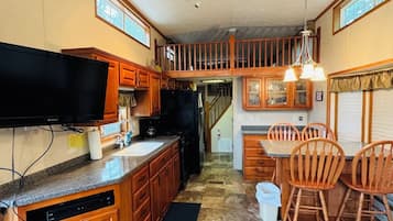 Microondas, horno y placa de cocina