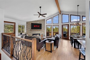 Dining - NEW! Close 2 Skiing•Sauna• Hot tub• 2 King Beds• Game Room• Mtn views (Fairplay)