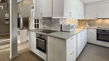 Kühlschrank, Herdplatte, Geschirrspüler