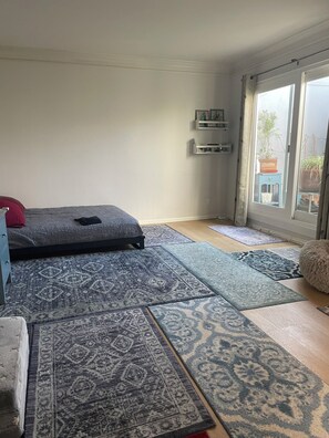 Interior -  1-bedroom condo in Long Beach with 2 private patios.  (Long Beach)