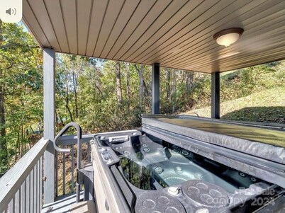 GRANDVIEW POINT - Views, FENCE, Step-free Entry, GOLF, Hot Tub, DOGS allowed