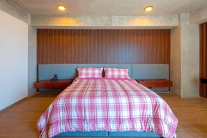 2 habitaciones, caja de seguridad en la habitación y escritorio 