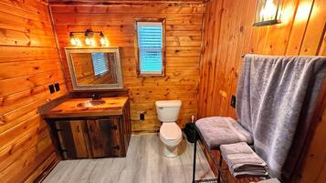 Douche, serviettes fournies, savon, papier toilette